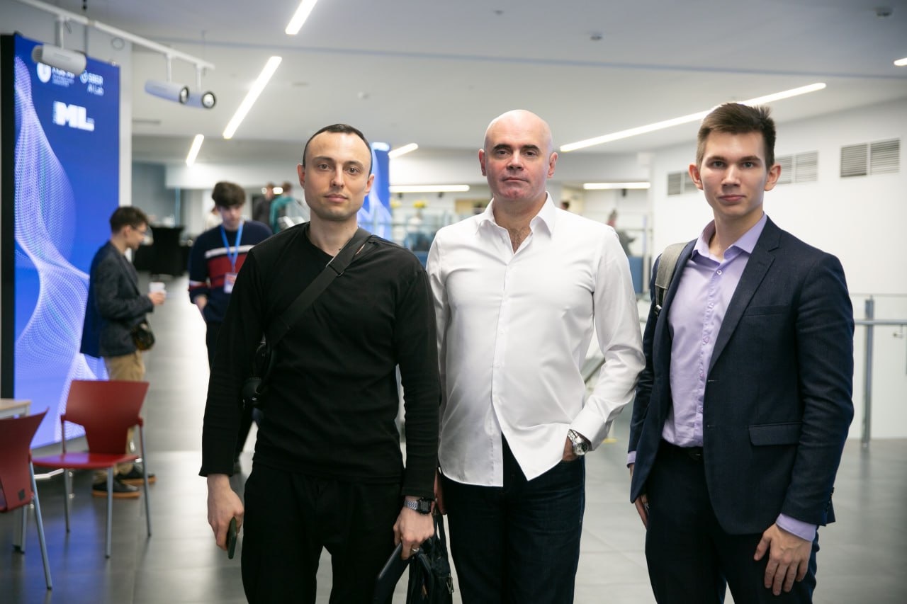 Руслан Сенаторов с коллегами и участниками инженерного сообщества